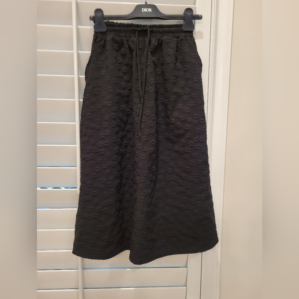 Elegant Black Textured Skirt